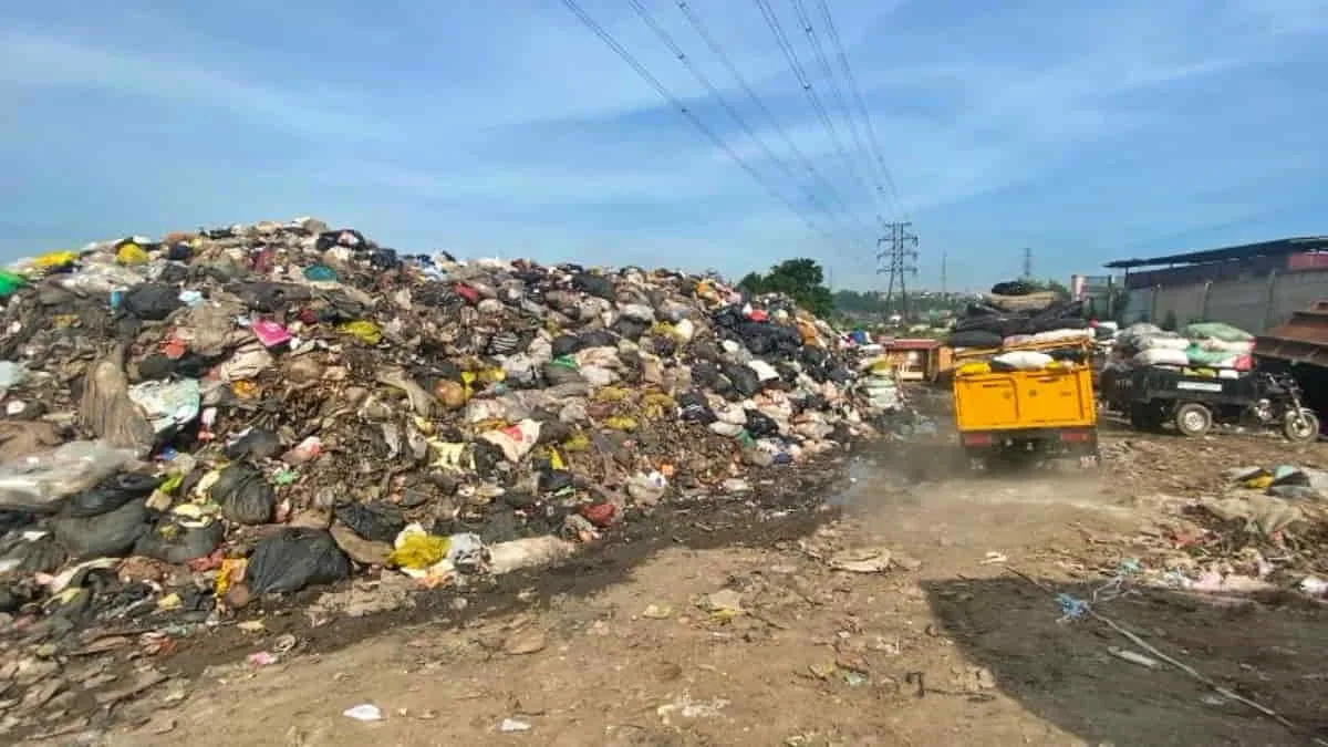 Dampak Kebijakan Pembatasan Kuota Buangan ke TPA Sarimukti, Sampah Menumpuk dan Warga Keluhkan Bau tak Sedap!