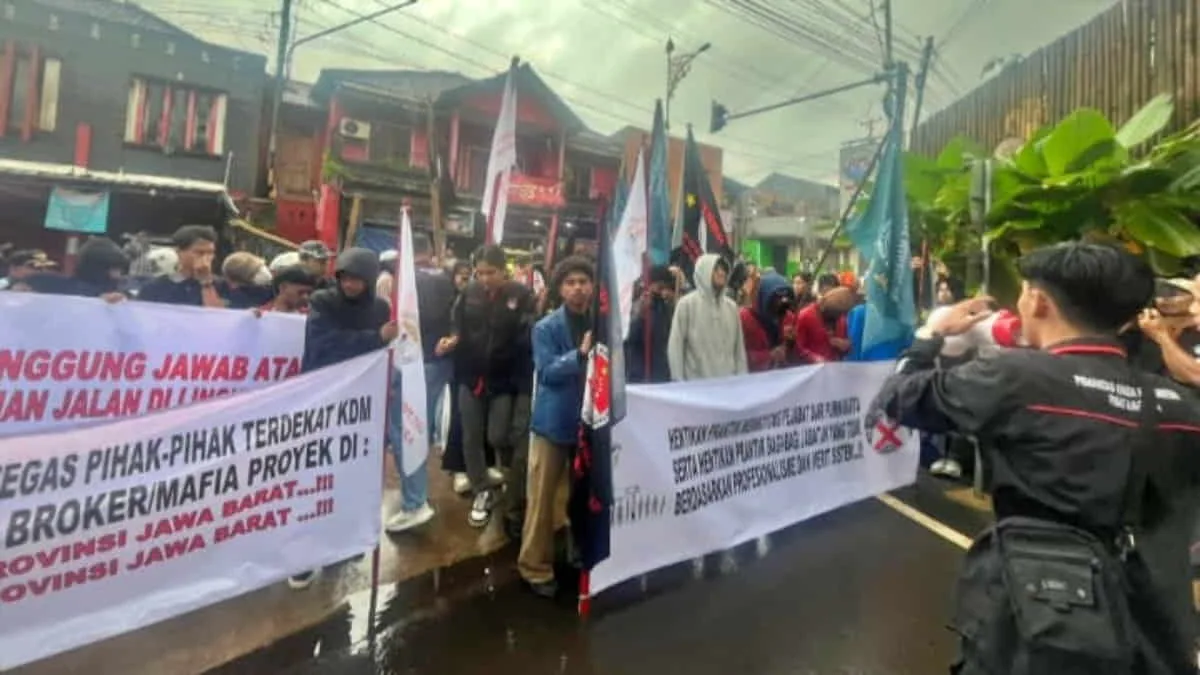 Dugaan Gagal Konstruksi Sejumlah Proyek, Massa Gelar Aksi di Lembur Pakuan