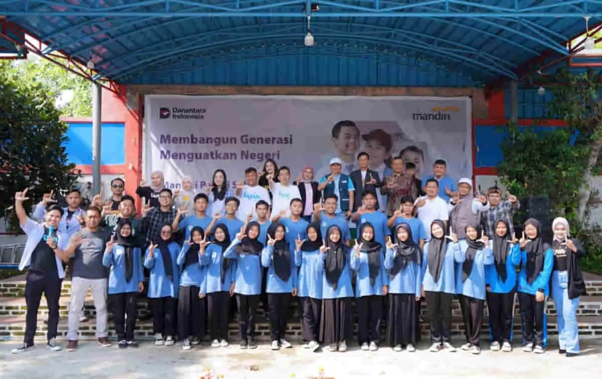 MAN 1 Bandung dan SDN Karatmatjaya Bukti Nyata Mandiri Peduli Sekolah