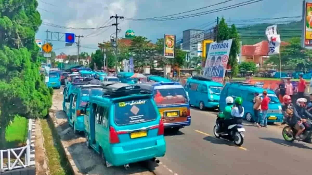 Selama Periode Ini Ribuan Sopir Angkot Cibadak Sukabumi Dilarang Beroperasi, Pemprov Jawa Barat Beri Kompensasi