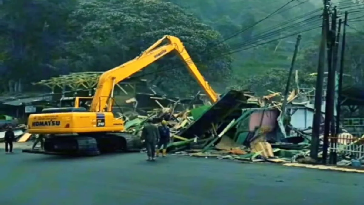 Pemprov Jawa Barat Kembali Tertibkan PKL Liar di Ciater Subang