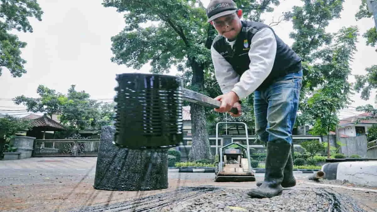 Perbaikan Jalan Strategis Kota Bandung Terkendala Cuaca dan Perubahan Anggaran