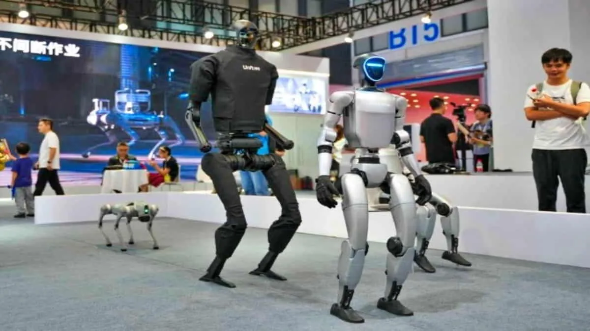 Robot Humanoid Tiongkok Peragakan Kung Fu di Acara TV Saat Perayaan Imlek