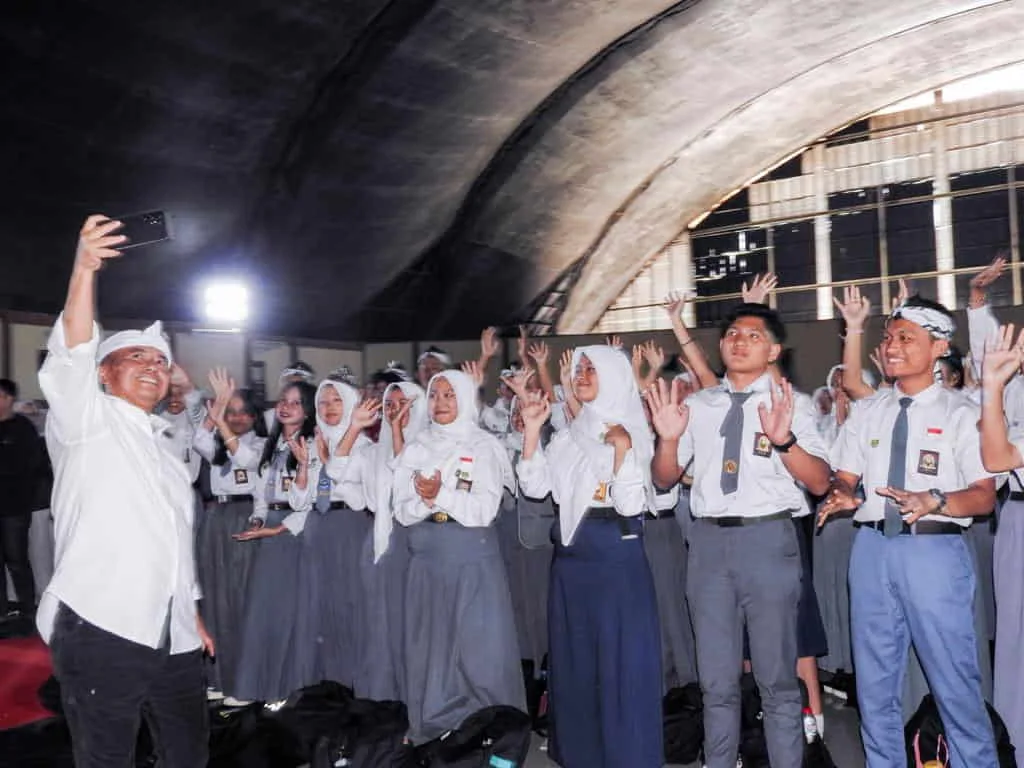 Sekda Herman Lantik Ribuan Pelajar, FOJB Cetak Pemimpin Muda Jabar Berkarakter Panca Waluya