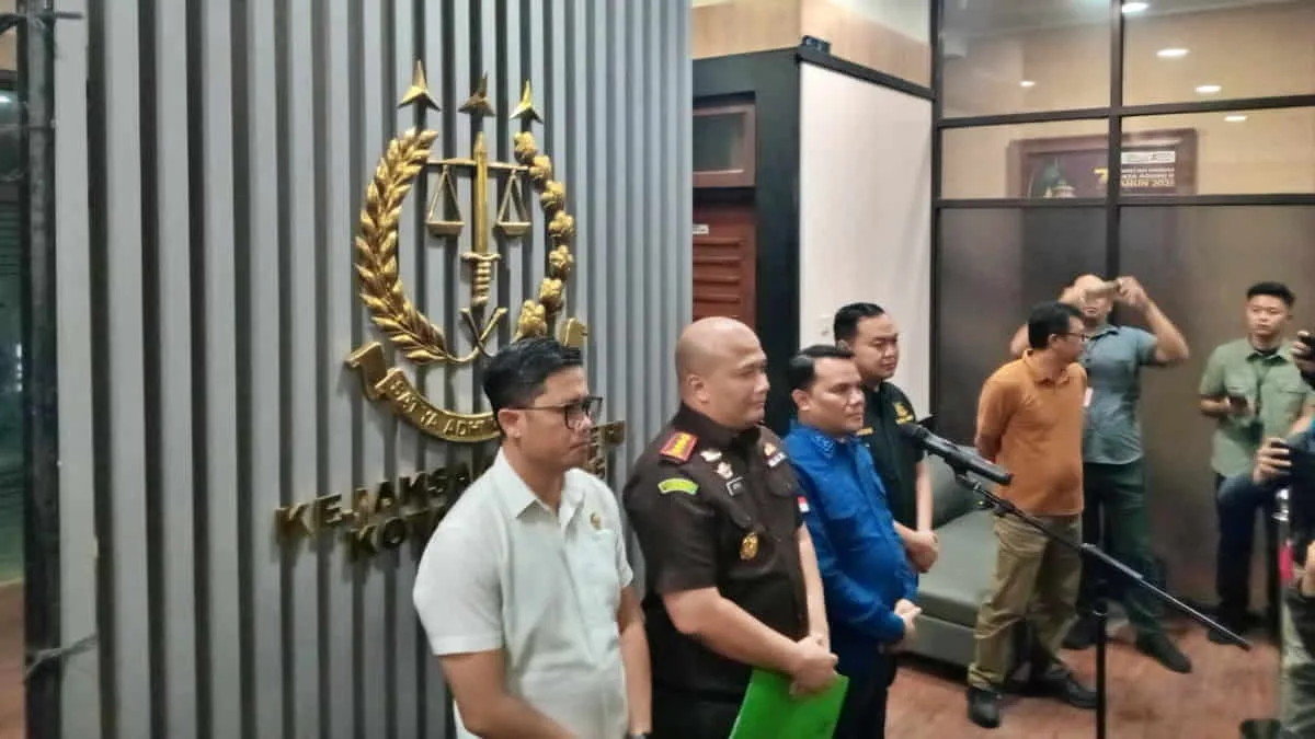 Selama Tujuh Jam, Kejari Periksa Wakil Wali Kota Bandung Dalami Dugaan Kasus Ini!