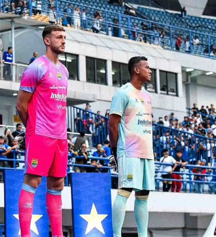 Sudah Membaik, Fisioterapis Pastikan Penjaga Gawang Persib Adam Przybek Kembali Berlatih