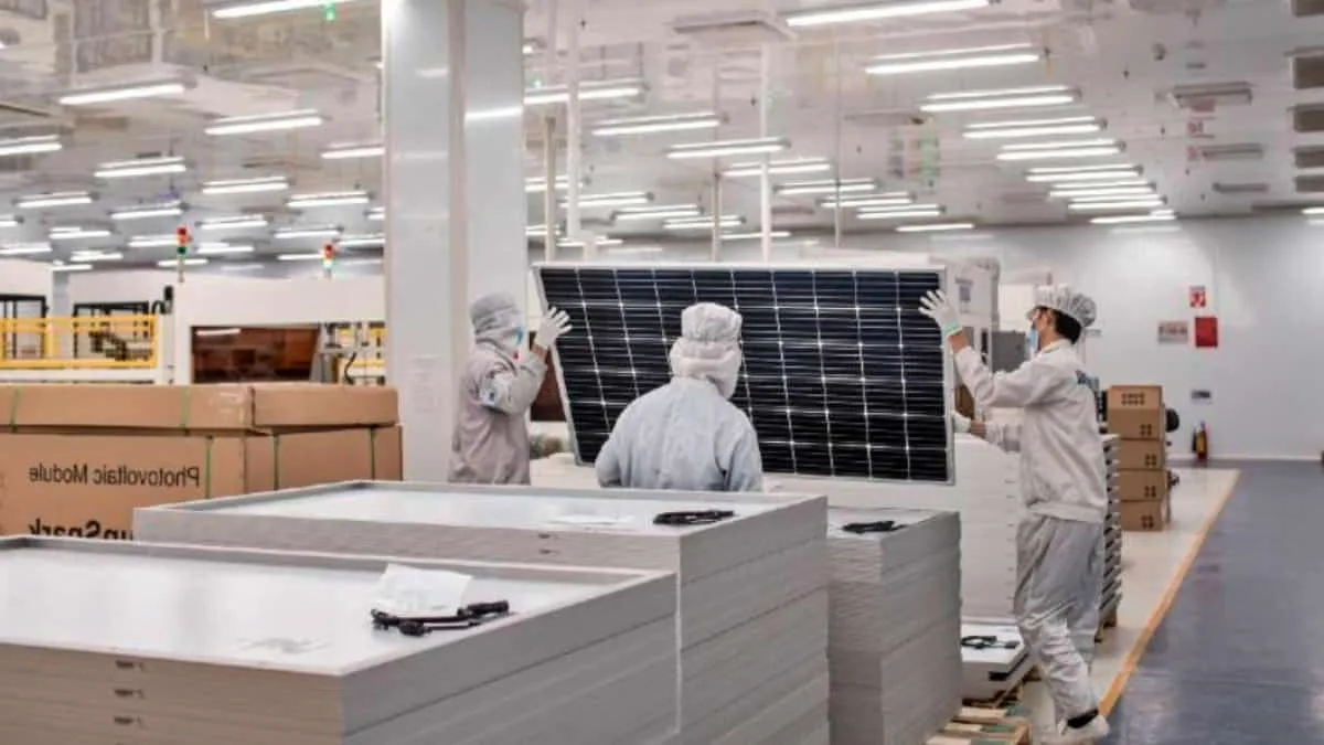 Terkena Bea Masuk Imbalan Sementara Tinggi dari Amerika, ESDM Selidiki Dugaan Transshipment Impor Panel Surya