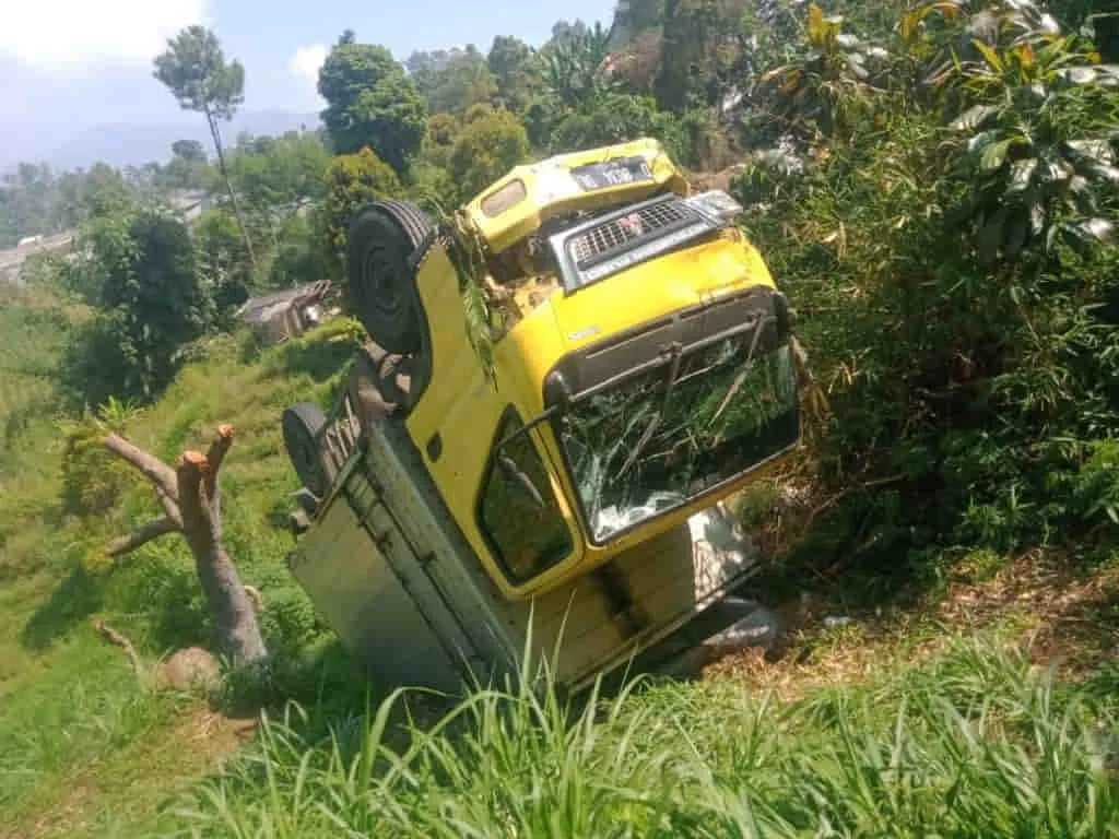 Truk Box Hilang Kendali, Terjun ke Jurang di Parongpong