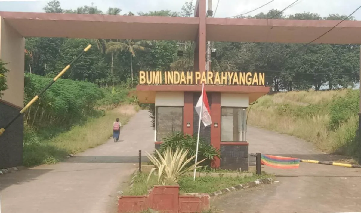 Warga BIP Bandung Barat Keluhkan Bau Menyengat Limbah Kandang Ayam