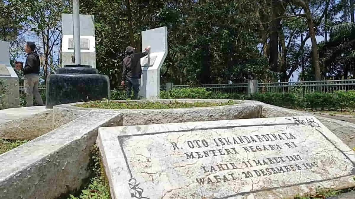 Kawasan Monumen Pahlawan Nasional (MPN) Oto Iskandar Dinata di Jalan Raya Lembang, Desa Gudang Kahuripan, Kabupaten Bandung Barat, yang rencananya akan dipugar oleh pihak keluarga.  (Foto: Adi H/trustjabar)