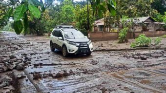 Banjir Lahar Dingin Lewotobi Laki-laki Tutup Akses Jalan Trans Flores