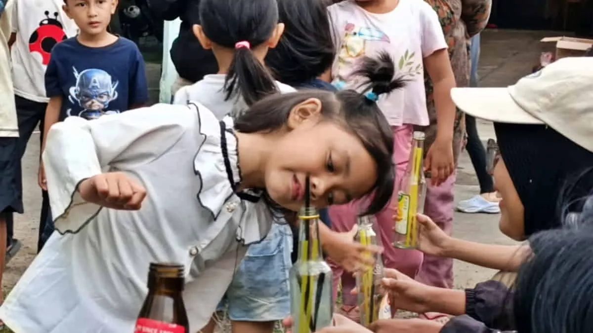 Beberapa anak berusia balita saat mengikuti lomba perayaan HUT RI di Desa Kayuambon Lembang, Bandung Barat, Jawa Barat. Foto: Adi H/trustjabar