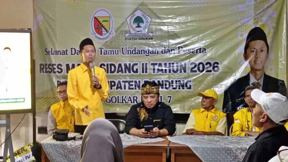 Anggota DPRD Kabupaten Bandung dari Fraksi Golkar, Asep Yusuf Salim saat menggelar reses di Kiangroke, Kabupaten Bandung, Rabu (25/2/2026). Foto: cep/trustjabar/R1