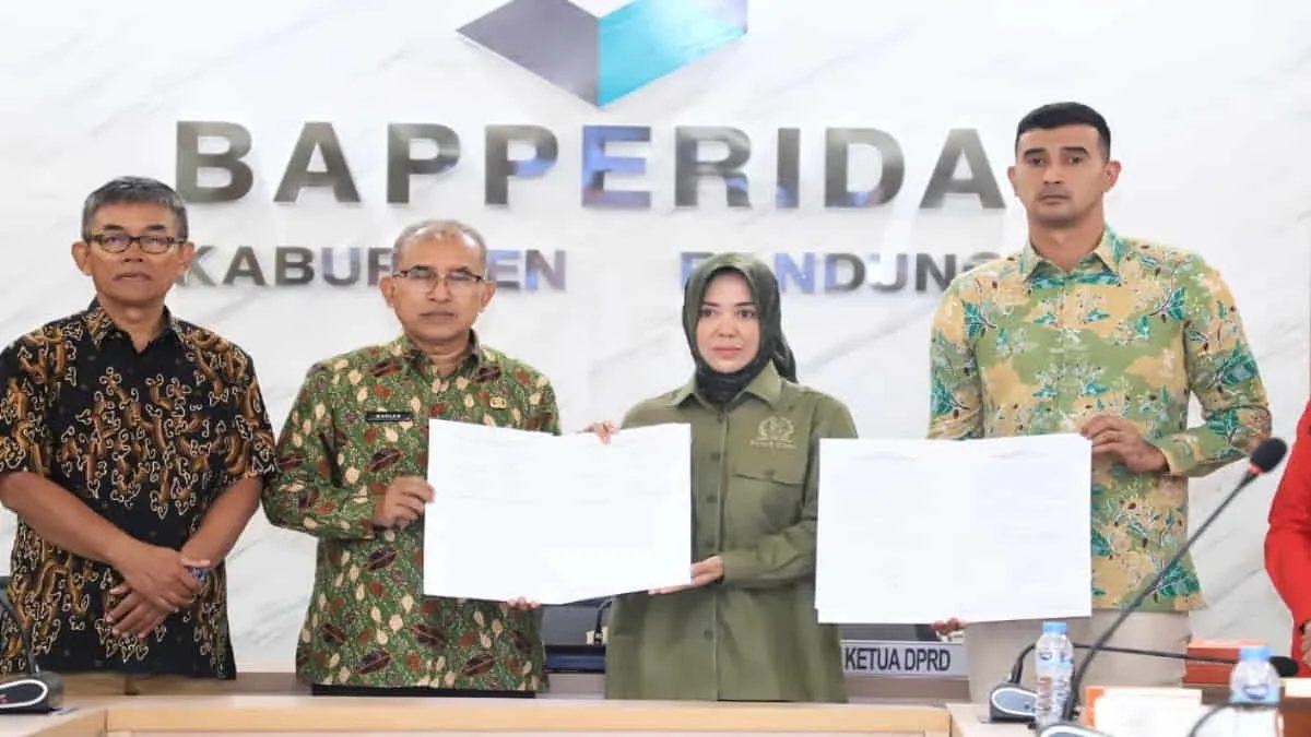 Ketua DPRD Kabupaten Bandung Renie Rahayu Fauzi (kedua kanan) menegaskan jika Ranwal RKPD 2027 jangan hanya jadi rutinitas administratif. Foto: istimewa/