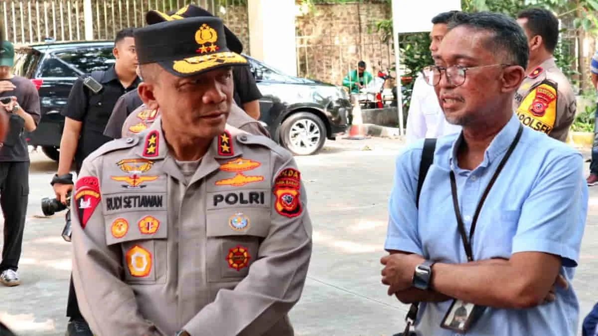Kapolda Jabar Irjen Pol. Rudi Setiawan menegaskan operasional Kebun Binatang Bandung harus tetap berjalan. Hal itu Kapolda Jabar sampaikan di sela-sela kunjungannya ke Bandung Zoo, Rabu (15/10/2025). Foto: ist/