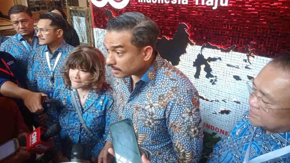 Saat menghadiri Rakornas Apindo di Bandung, Jawa Barat, Menteri Koperasi dan UKM Maman Abdurrahman buka suara soal adanya tarif tidak ramah bagi pelaku UMKM yang memanfaatkan paltform e-commerce. Foto: Ghani Rahmat/trustjabar