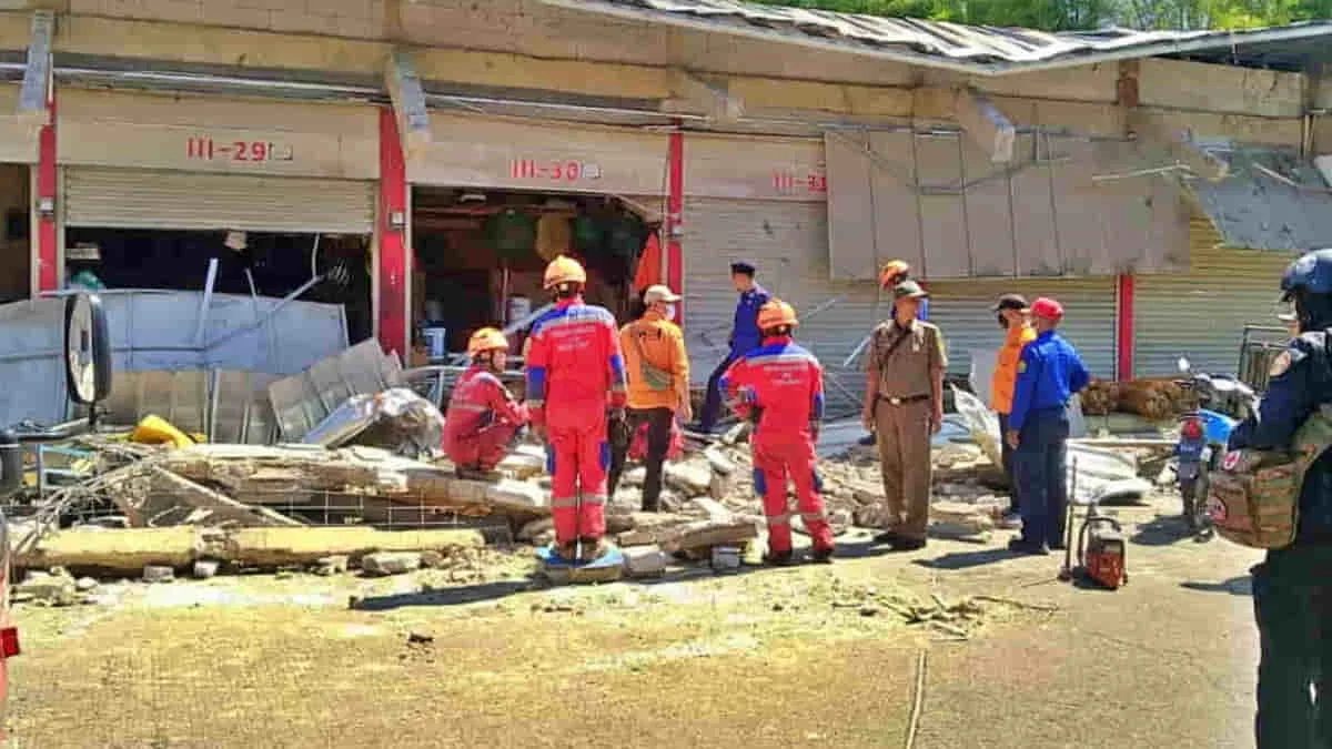 DPRD Kabupaten Bandung akhirnya menemukan temuan terkait insiden ambruknya kanopi beton di Blok III Pasar Soreang yang terjadi beberapa waktu lalu. Foto: cep/trustjabar