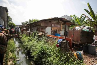 Pemkot Bandung Segera Tertibkan Bangunan Liar di Sepadan Sungai Cisaranten