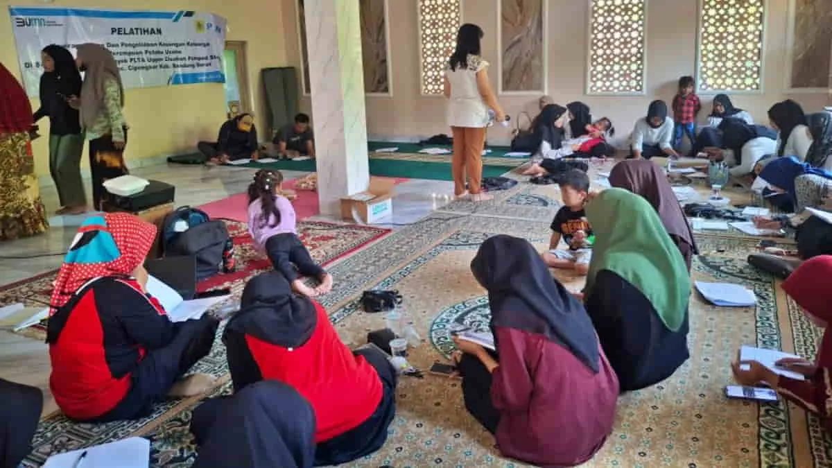 Pelatihan dan sosialisasi pencegah kekerasan berbasis gender dan anak. PLN Upper Cisokan, Bandung Barat, Jawa Barat, menggelar sosialisasi pencegahan kekerasan berbasis gender dengan menerapkan ESG. Foto: Ghani Rahmat/trustjabar
