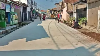 Jadi Urat Nadi Mobilitas, Warga Nikmati Jalan Beton di Cangkuang-Nagrak-Jatisari