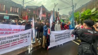 Dugaan Gagal Konstruksi Sejumlah Proyek, Massa Gelar Aksi di Lembur Pakuan