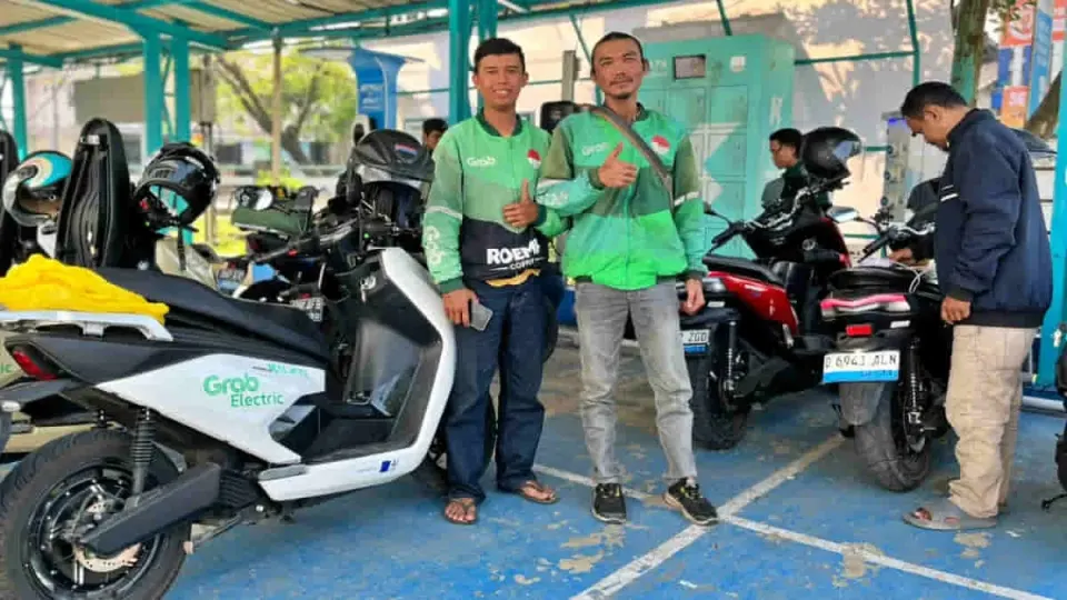 Di Balik Senyum Pengemudi Ojol, Hadir Semangat Pancasila dan Dukungan PLN UP3 Majalaya