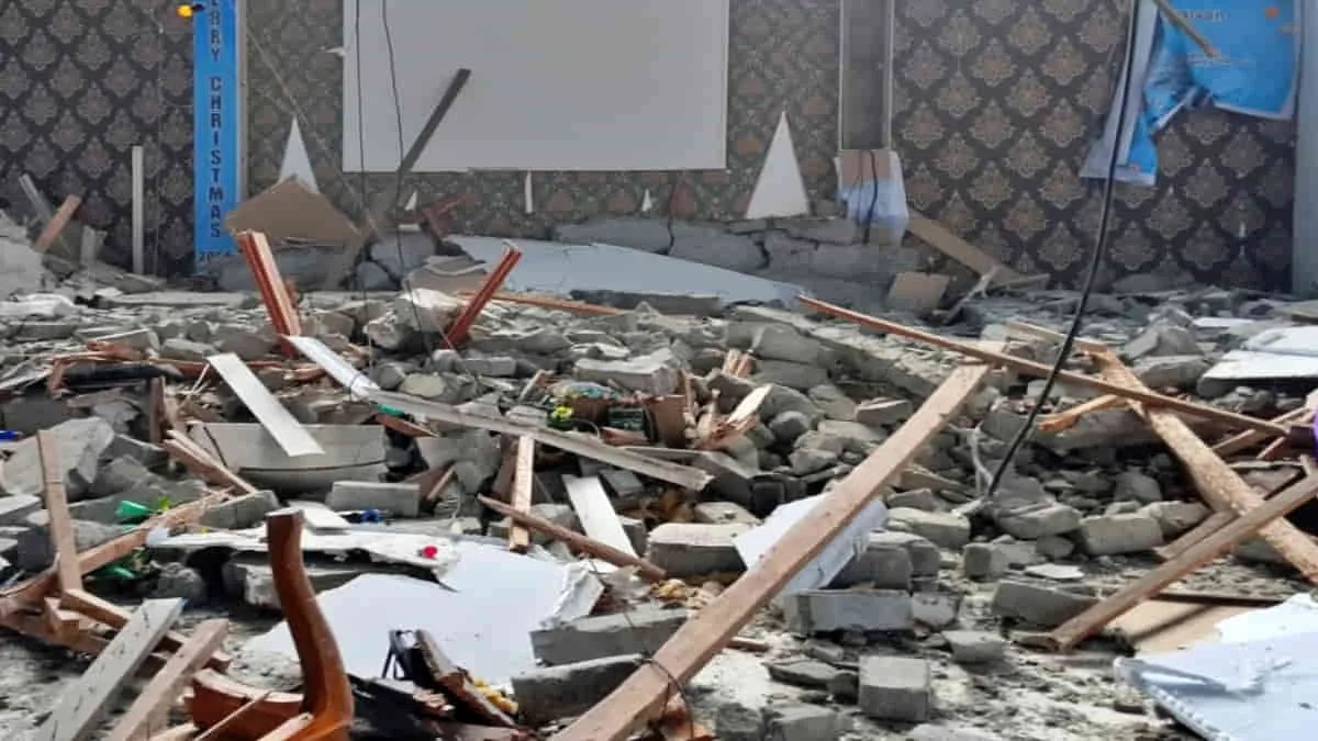 Tangkapan layar video dampak kerusakan akibat guncangan gempa bumi tektonik berkekuatan M7,6 yang mengguncang Kota Bitung, Sulawesi Utara pada Kamis (2/4/2026). Foto: ist/