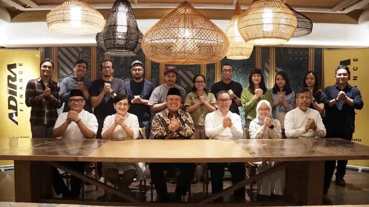 Jajaran direksi PT Adira Multi Finance Tbk saat menggelar bukber bersama jurnalis di Jakarta beberapa waktu lalu. Adira Finance berkomitmen terus menghadirkan program yang relevan bagi masyarakat. Foto: istimewa/