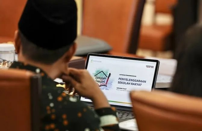 Keberadaan sekolah rakyat saat ini sudah beroperasi pada 14 Juli 2025 lalu dan sudah berjalan pada 63 titik di berbagai wilayah Indonesia.