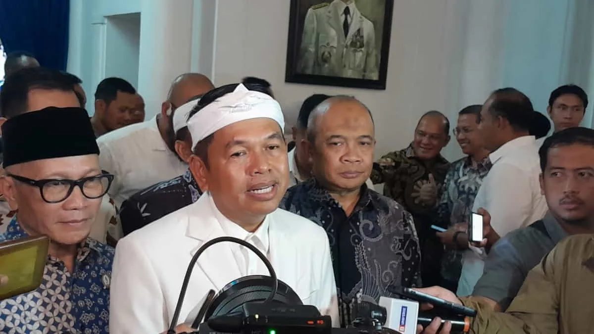 Gubernur Jawa Barat Dedi Mulyadi mengaku prihatin terkait kejadian banyaknya siswa di Bandung Barat mengalami keracunan seusai menyantap menu MBG. Foto: Abbas/trustjabar