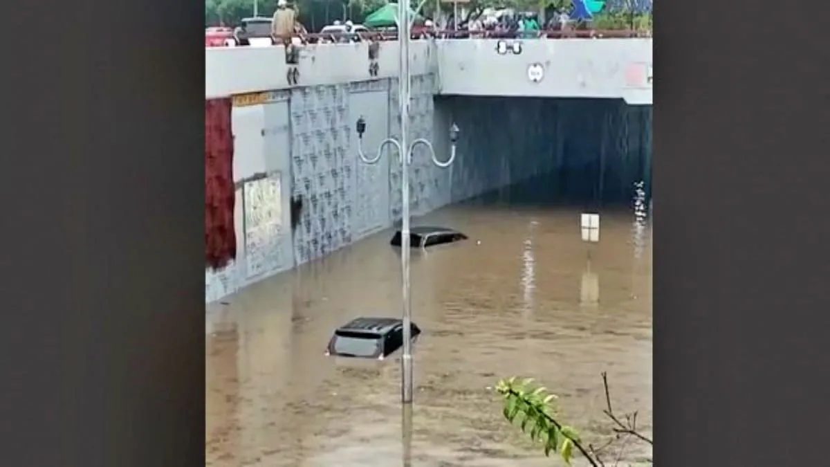Kondisi underpass di Simpang Dewa Ruci, Kuta, Bali, pada saat kejadian banjir, Rabu (10/9/2025) yang direkam warga sekitar. Foto: ist/