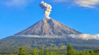Gunung Semeru Kembali Erupsi, PVMBG Tetapkan Status Waspada