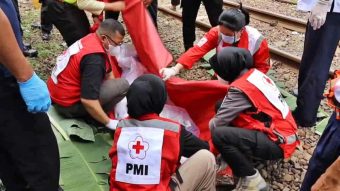 Pejalan Kaki Tertemper KRL di Bandung, Diduga Menerobos Pintu Perlintasan