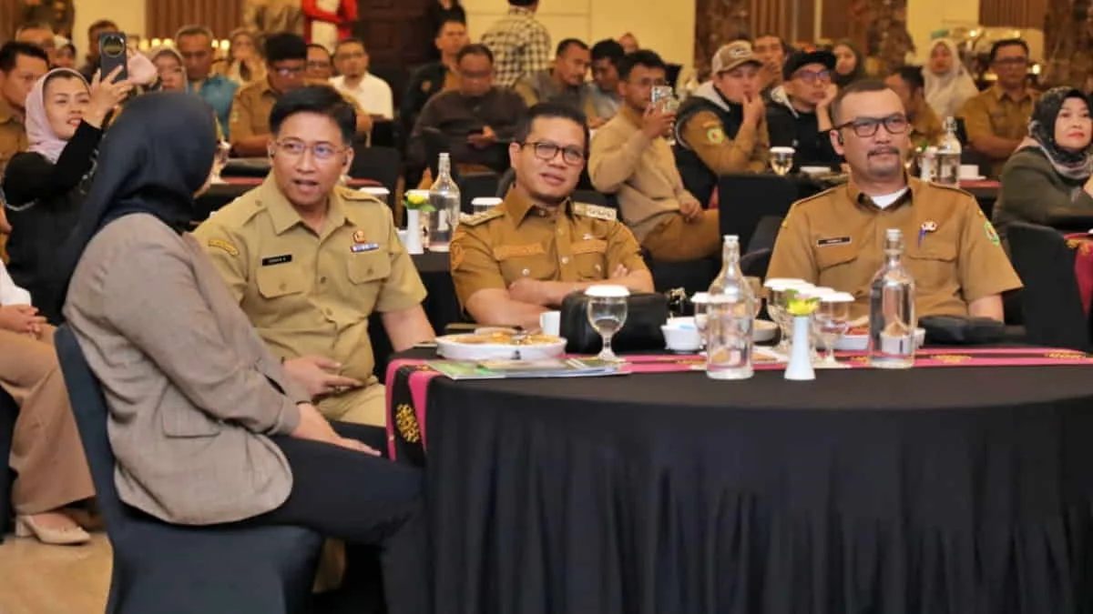 Bupati Bandung Dadang Supriatna (kedua kanan) mengungkapkan kebutuhan insentif guru ngaji di Kabupaten Bandung, Jawa Barat, mencapai Rp 109 miliar. Foto: Diskominfo Kab. Bandung/