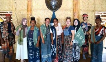Digitalisasi Tenun Ikat Sumba Timur, Upaya Merawat Warisan Budaya Lewat e-Katalog