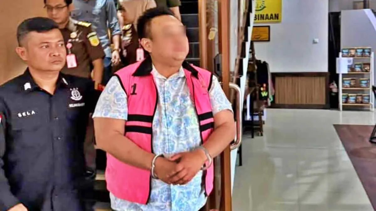 Kejari Kabupaten Bandung, Jawa Barat, resmi menetapkan Direktur Utama PT BDS berinisial YB sebagai tersangka dalam dugaan tindak pidana korupsi suplai ayam BLD. Foto: cep/trustjabar