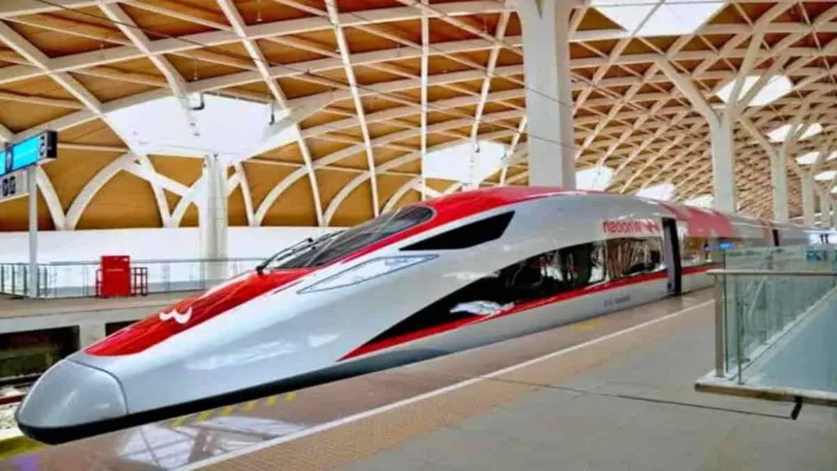 Kereta Cepat Jakarta Bandung (KCJB). Utang proyek KCJB disebut-sebut membebani konsorsium pemegang saham PT KCIC. Foto: ist/dok PT KCIC