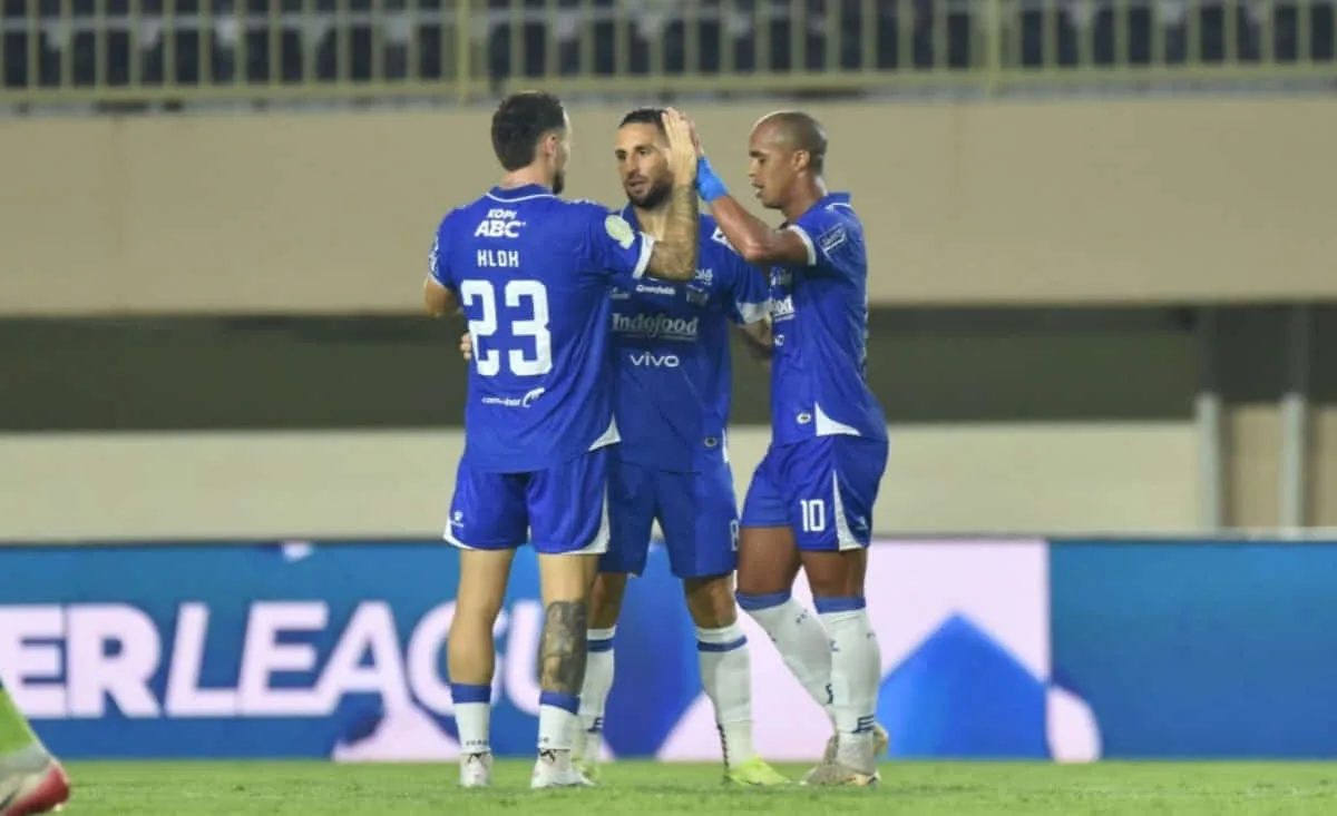 Gol pemain Persib Luciano Guaycochea menjadi 0-3 atas PSBS Biak, membuat Persib naik peringkat ke posisi 3 BRI Super liga, Jumat malam. (Foto: Istimewa).