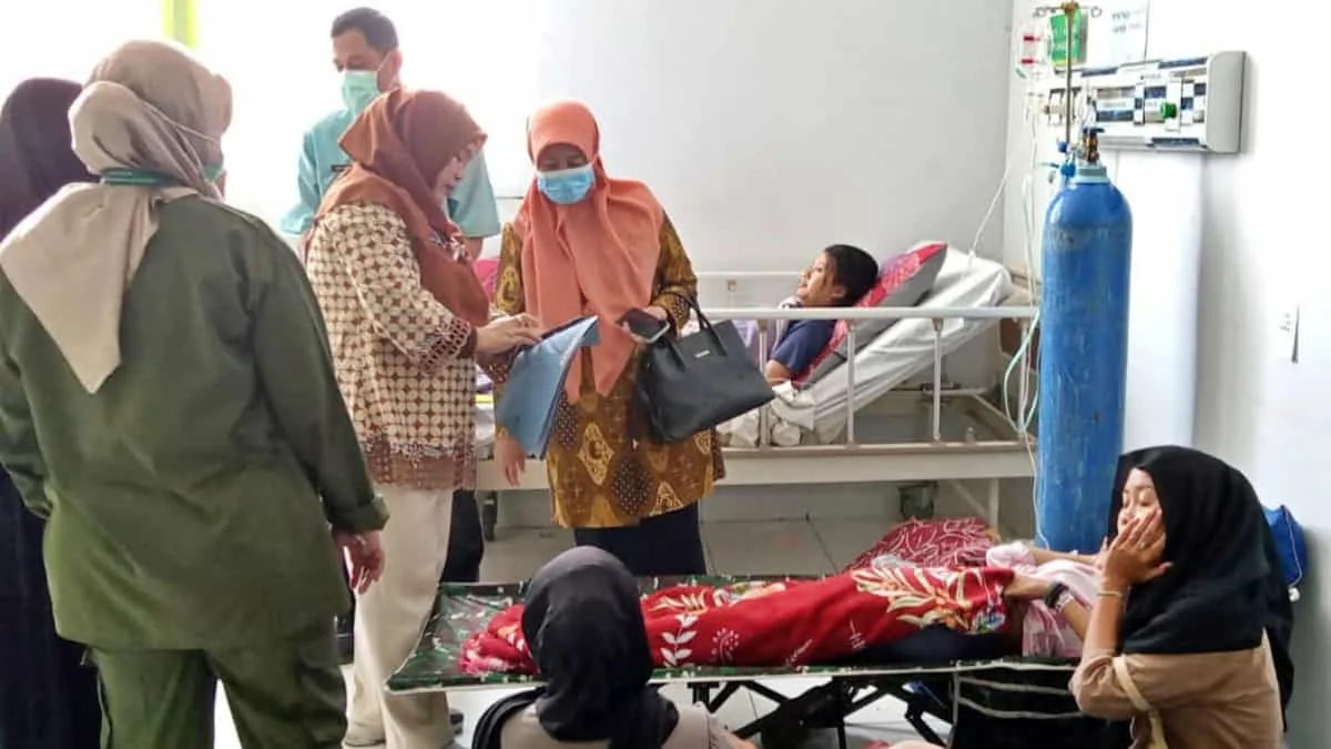 Sebanyak 53 korban keracunan menu MBG masih menjalani perawatan medis di RSUD Cililin, Bandung Barat, Jawa Barat. DPRD Bandung Barat mendesak agar adanya evaluasi menyeluruh terkait insiden ini termasuk penanggungjawab ahli gizi di SPPG tempat kejadian perkara. Foto: Adi/trustjabar
