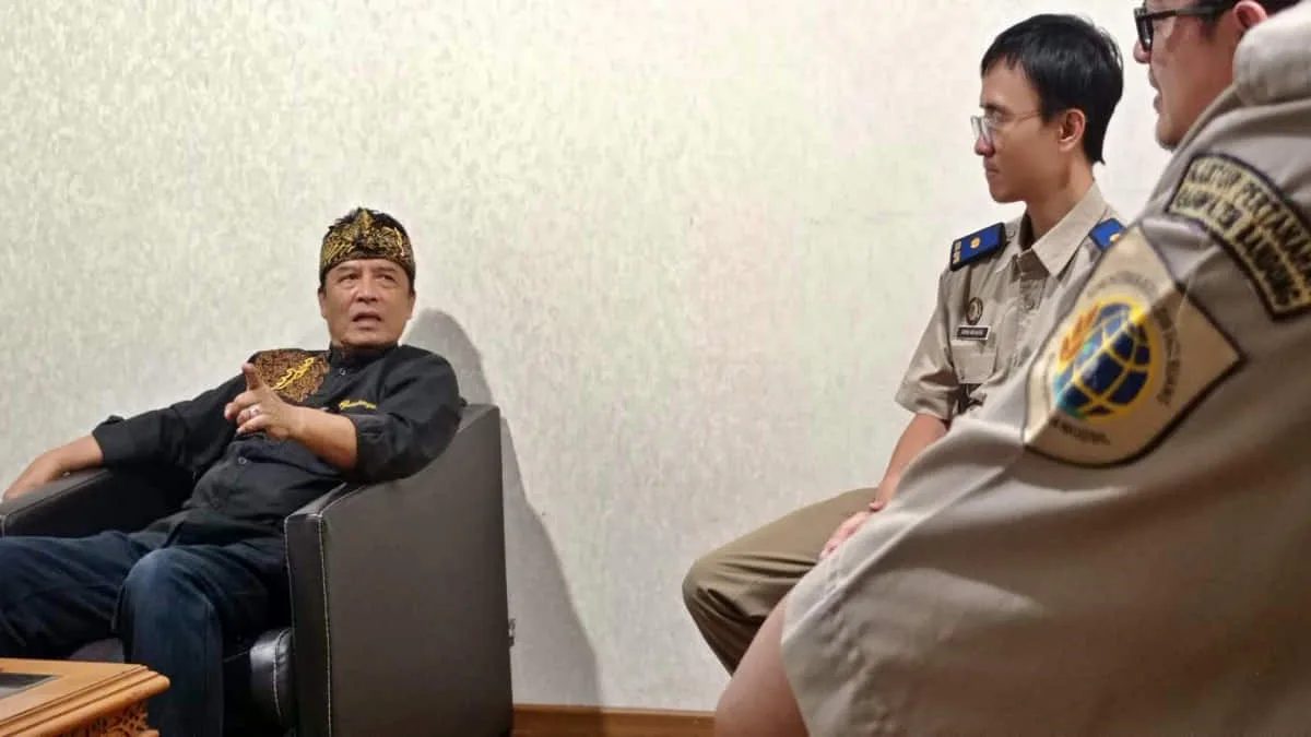 Anggota DPR RI Dadang Naser saat melakukan kunjungan kerja ke ATR BPN Kabupaten Bandung, Senin (19/10/2026) membahas mengenai pengendalian lahan LP2B di Kabupaten Bandung. Foto: cep/trustjabar