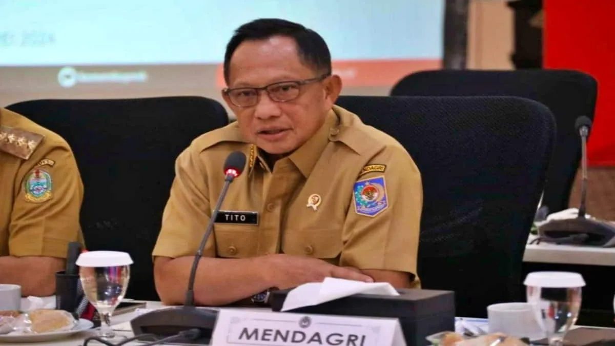 Mendagri Tito Karnavian menyebut jika penerapan WFH satu hari dalam sepekan masih menunggu arahan Presiden Prabowo Subianto. Foto: ist/net