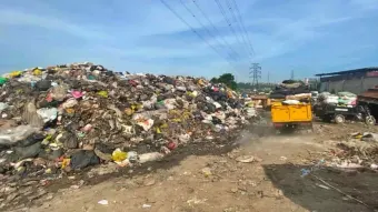 Dampak Kebijakan Pembatasan Kuota Buangan ke TPA Sarimukti, Sampah Menumpuk dan Warga Keluhkan Bau tak Sedap!