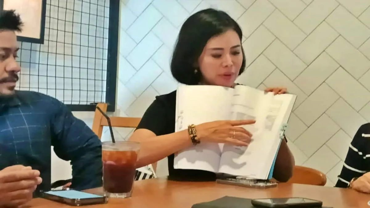 Salah satu vendor menunjukan bukti transaksi saat menjalin kemitraan dengan PT BDS Perseroda Kabupaten Bandung, Jawa Barat. Para vendor mengakui banyak kejanggalan ketika menjalin kemitraan dengan PT BDS. Foto: ist/