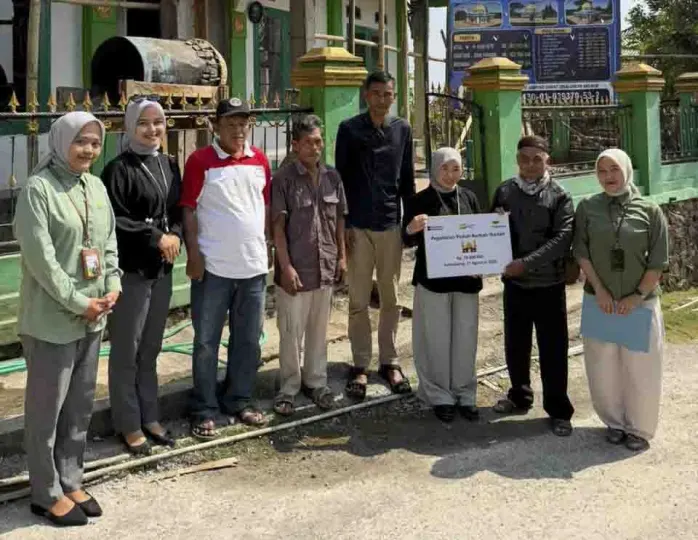 Pegadaian Salurkan Bantuan Rp20 Juta untuk Renovasi Masjid Jami’ Al-Istiqomah Sumedang