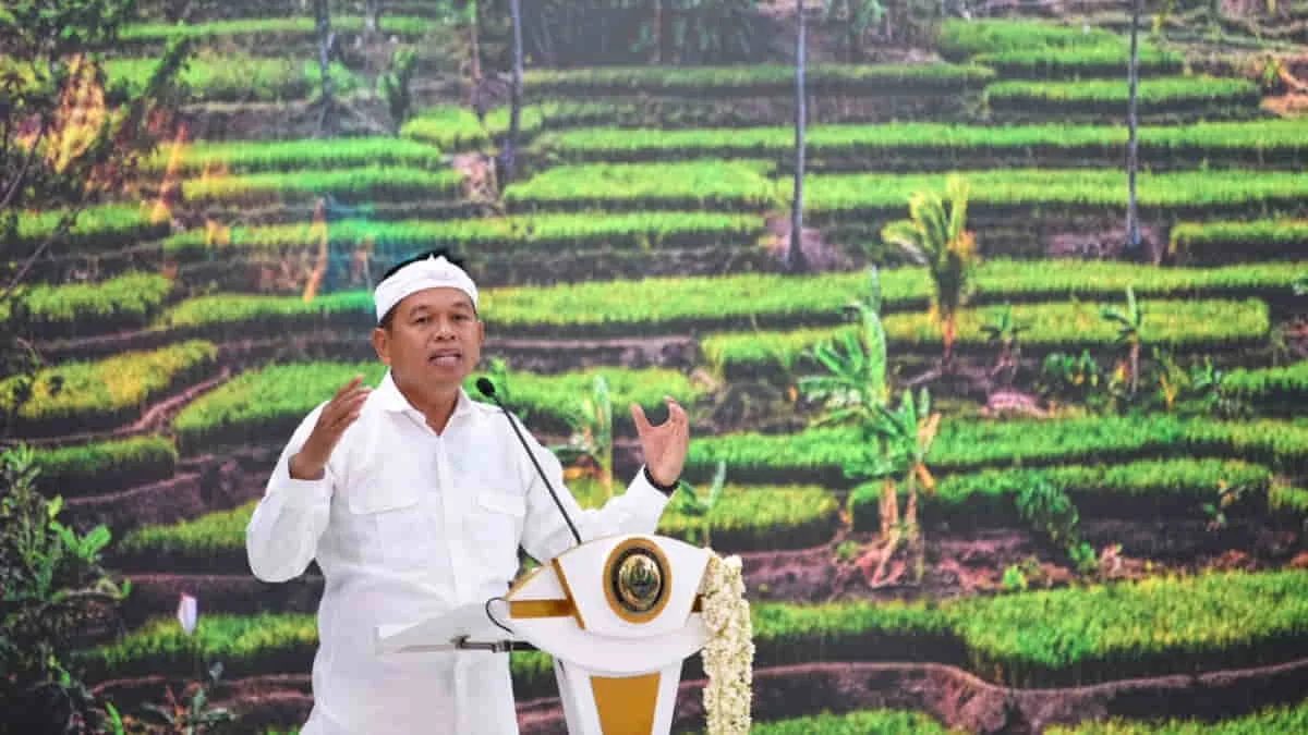 Gubernur Jawa Barat Dedi Mulyadi merespons atas bencana hidrometeorologi yang menyergap kawasan Bandung Raya. Terhitung 6 Desember 2025, Pemprov Jawa Barat mengeluarkan kebijakan penghentian sementara penerbitan izin perumahan di Bandung Raya. Foto: ist/Humas Pemprov Jabar