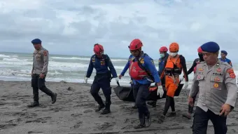 Perahu Nelayan KM Elang Samudera Terbalik di Perairan Cidaun Renggut Nyawa Dua Korban