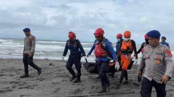 Perahu Nelayan KM Elang Samudera Terbalik di Perairan Cidaun Renggut Nyawa Dua Korban