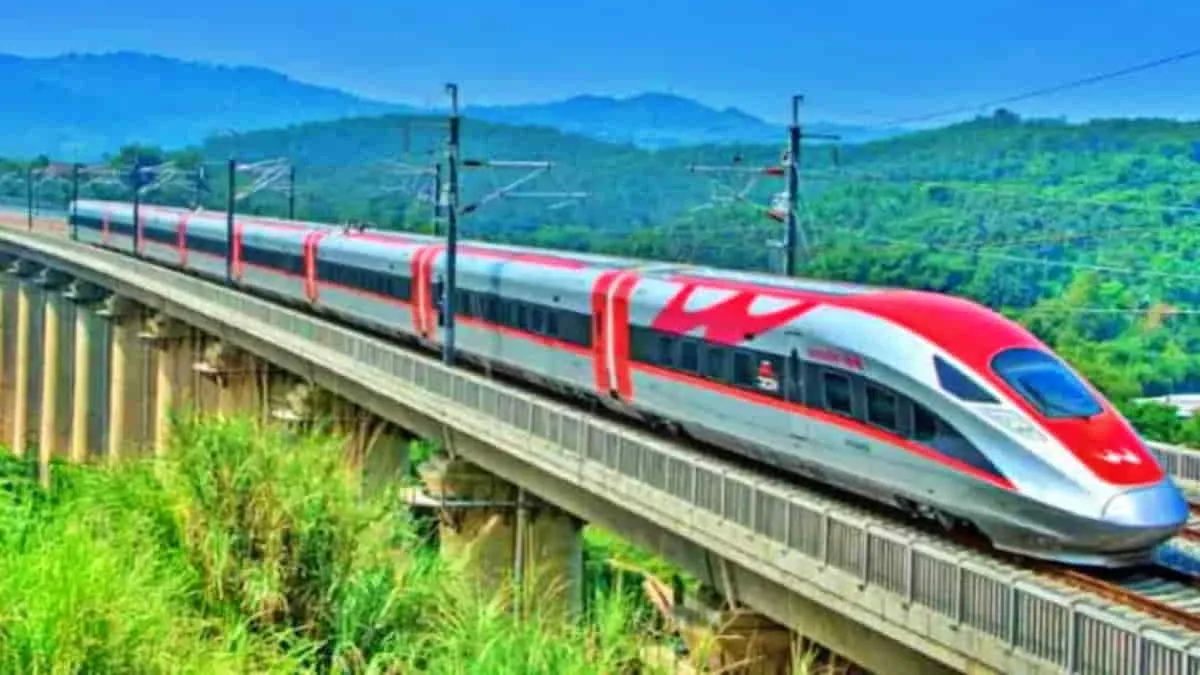 Kereta Cepat Whoosh. Menteri Keuangan Purbaya Yudhi Sadewa mengaku hingga saat ini pihaknya belum menerima arahan dari Presiden Prabowo mengenai skema pembayaran utang Whoosh menggunakan APBN. Foto: ist/net