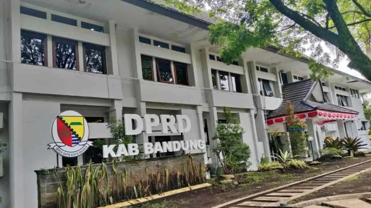 DPRD Kabupaten Bandung, Jawa Barat. Pegiat demokrasi Kabupaten Bandung menyoroti soal tunjangan perumahan DPRD Kabupaten Bandung yang menyedot anggaran Rp 23,2 miliar per tahun. Foto: ist/net