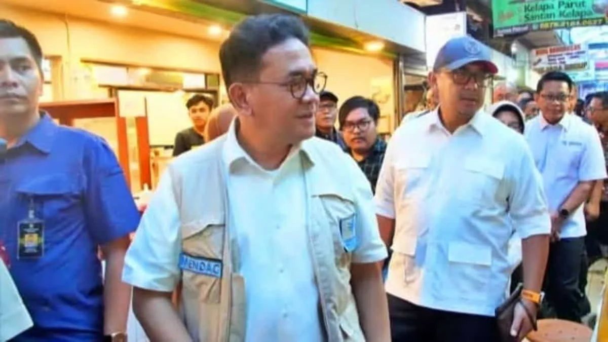 Wali Kota Bandung, M Farhan (mengenakan topi). Jelang Nataru, Pemkot Bandung memastikan suplai dan hHarga kebutuhan pokok masyarakat dalam kondisi aman. Foto: istimewa/